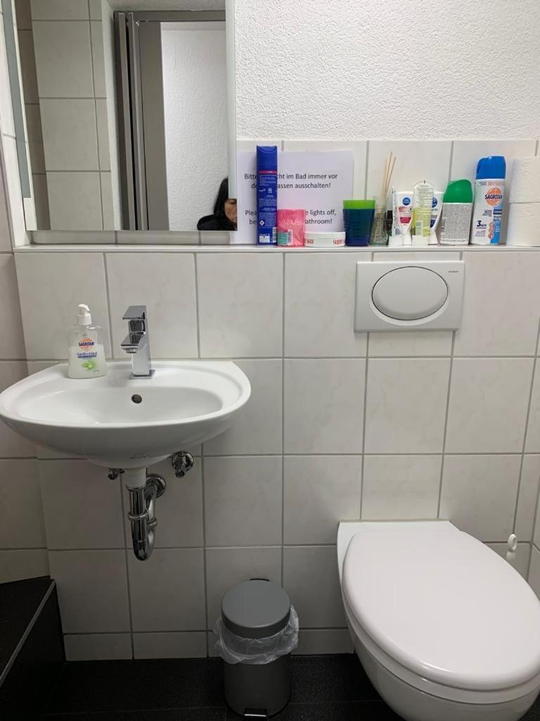 Guenstige Zimmer-Unterkunft Zimmer Mit Gemeinschaftsbad Lörrach Zewnętrze zdjęcie