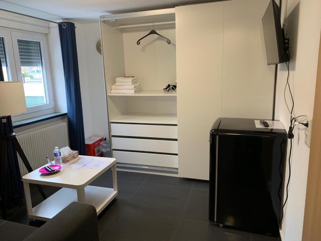 Guenstige Zimmer-Unterkunft Zimmer Mit Gemeinschaftsbad Lörrach Zewnętrze zdjęcie