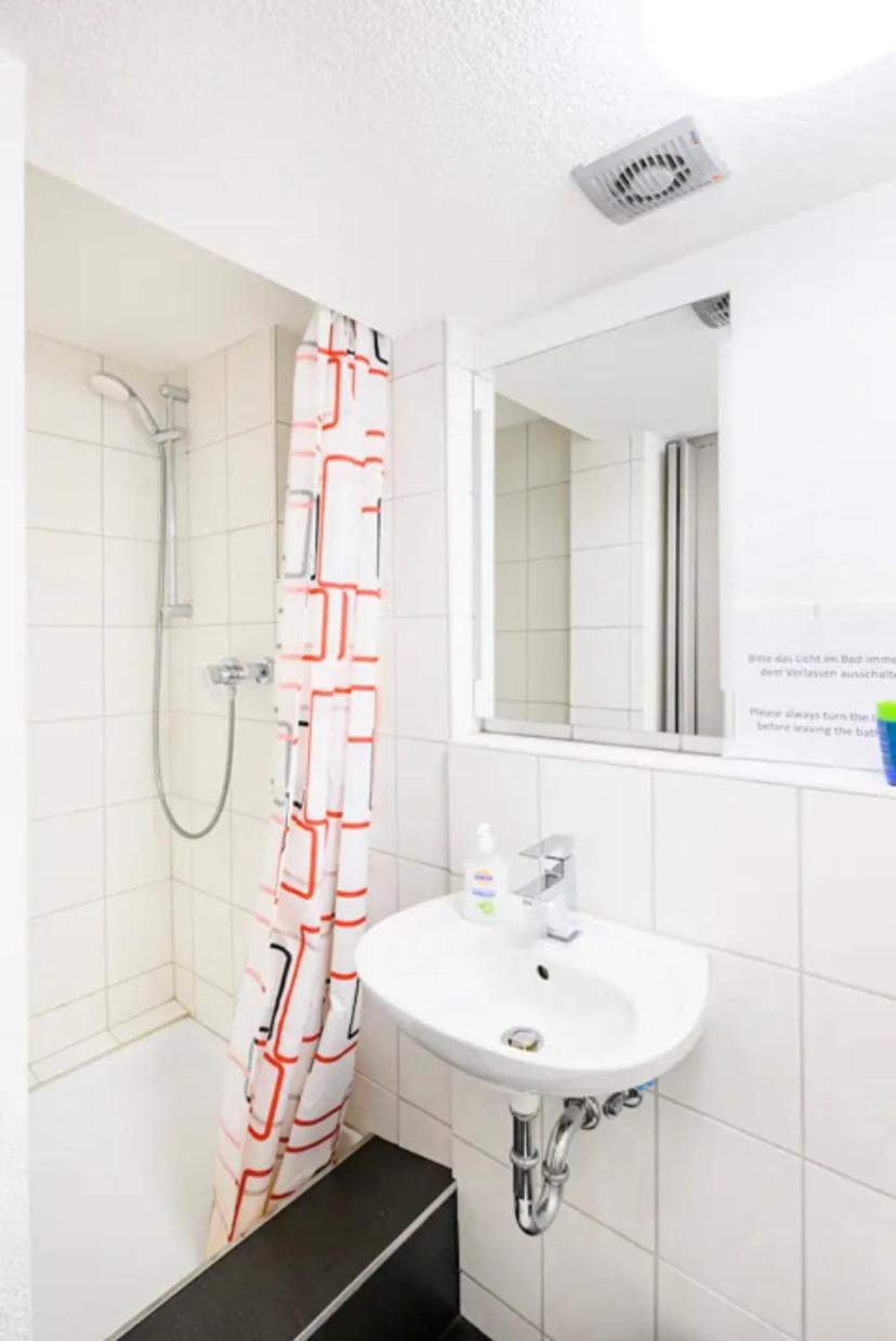 Guenstige Zimmer-Unterkunft Zimmer Mit Gemeinschaftsbad Lörrach Zewnętrze zdjęcie