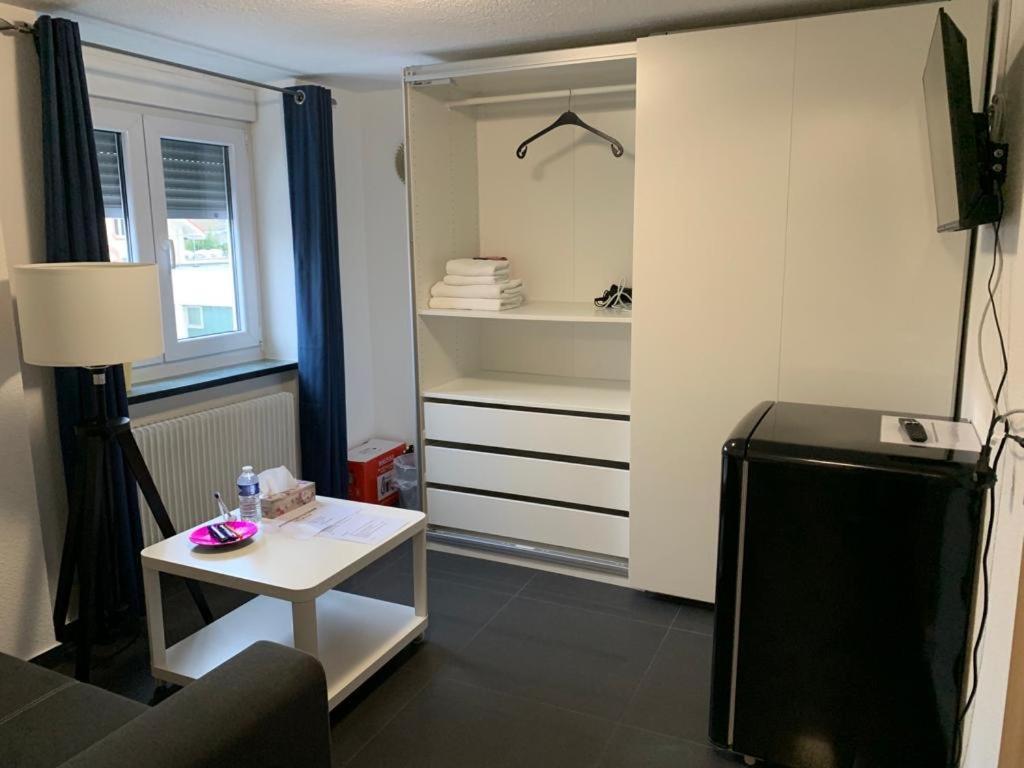 Guenstige Zimmer-Unterkunft Zimmer Mit Gemeinschaftsbad Lörrach Zewnętrze zdjęcie
