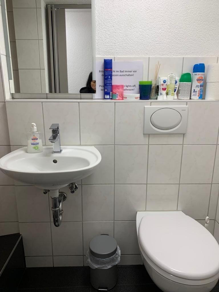 Guenstige Zimmer-Unterkunft Zimmer Mit Gemeinschaftsbad Lörrach Zewnętrze zdjęcie